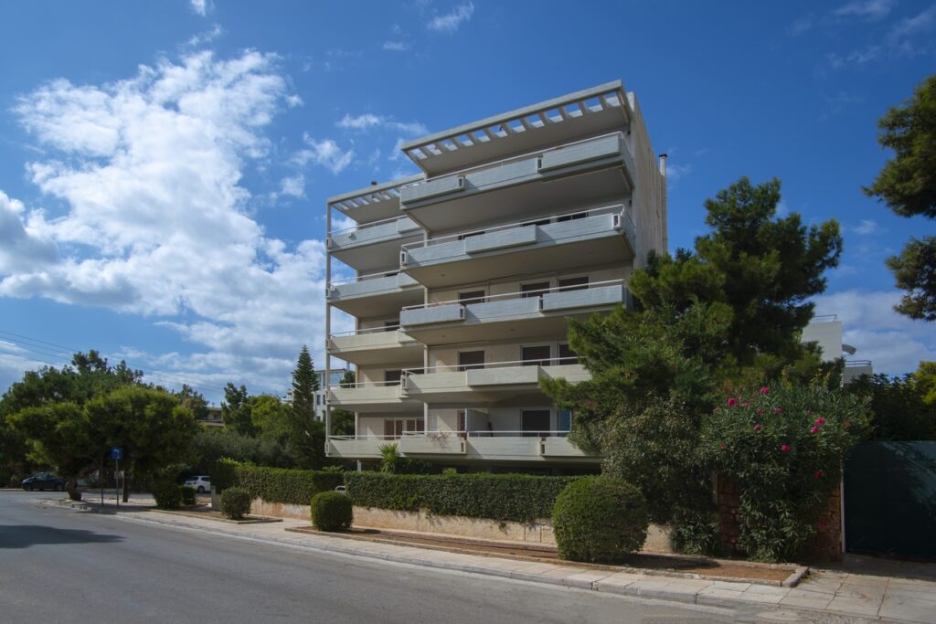 Πολυκατοικία στη Βούλα